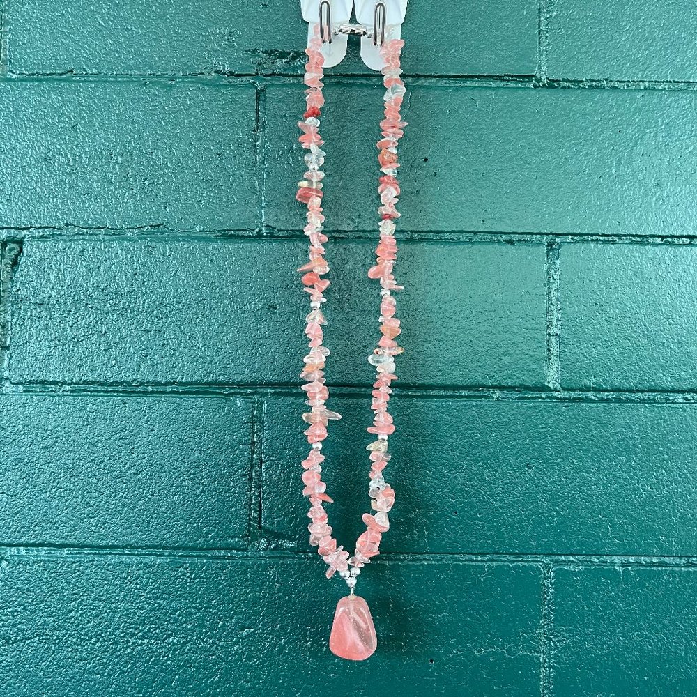 ROSE QUARTZ CHIP BEAD & PENDANT NECKLACE
